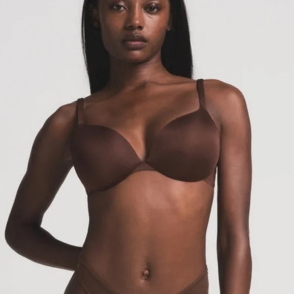 SKIMS 30B ultimate push up plunge bra in Cocoa